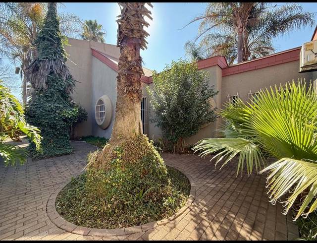 4 BEDROOM HOUSE FOR SALE IN FLORA GARDENS